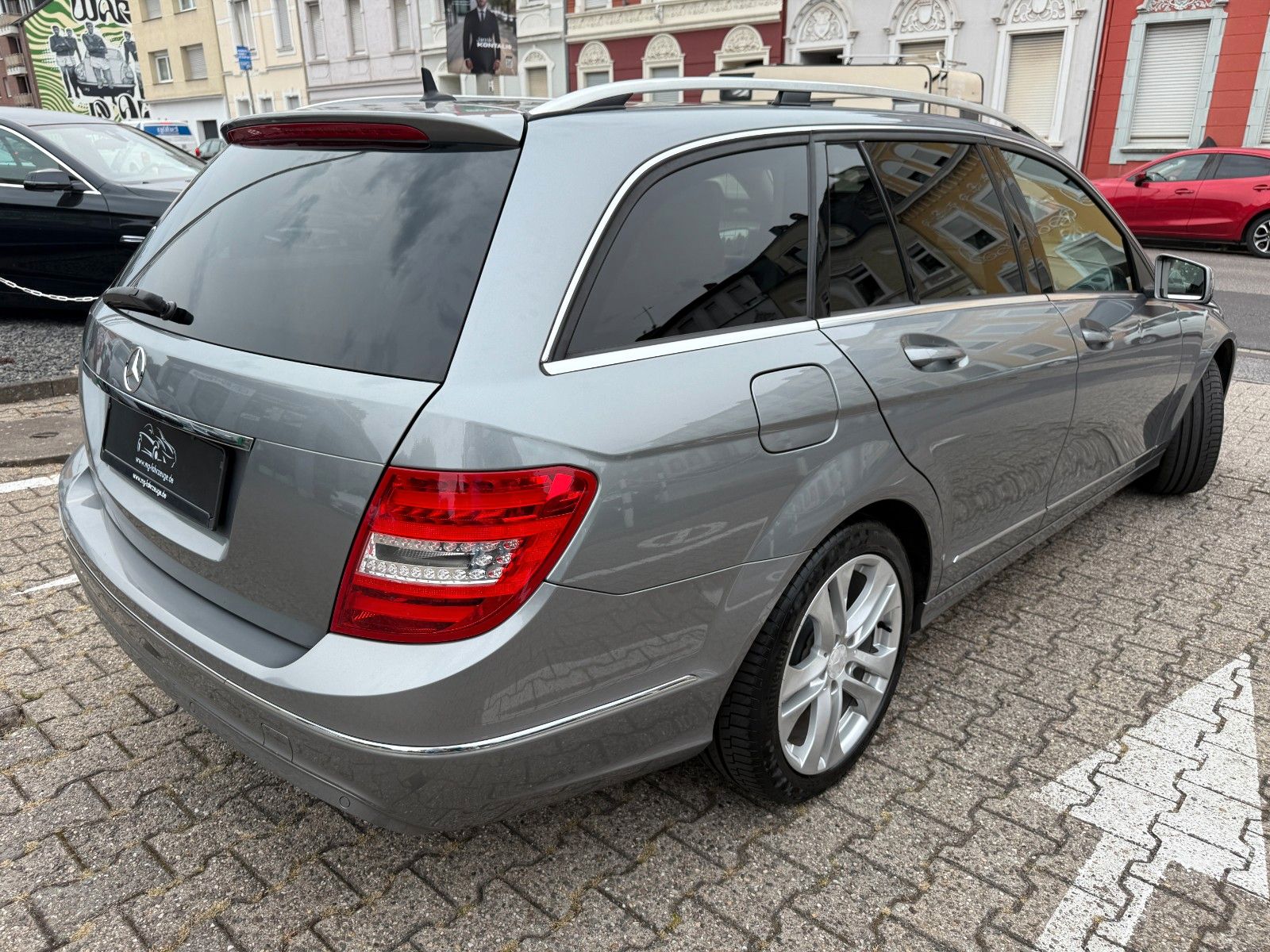 Fahrzeugabbildung Mercedes-Benz C 180 T AVANTGARDE 2-HAND PDC BLUETOOTH FACELIFT
