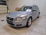 Volvo 1.6 D Momentum / LEDER / AHK / NAVI - Volvo V50 Momentum mit Diesel-Antrieb