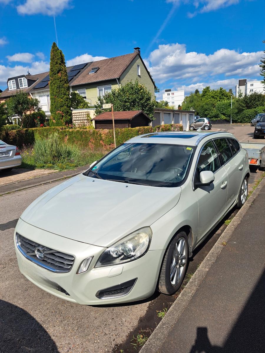 Volvo V60 2012 — interior