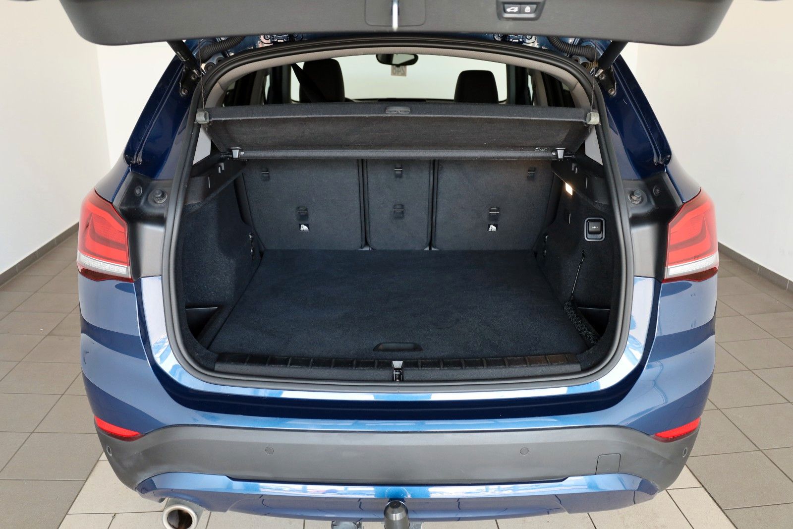 Fahrzeugabbildung BMW X1 xDrive 25 e Advantage,Leder,Navi,Pano,HUD,AHK