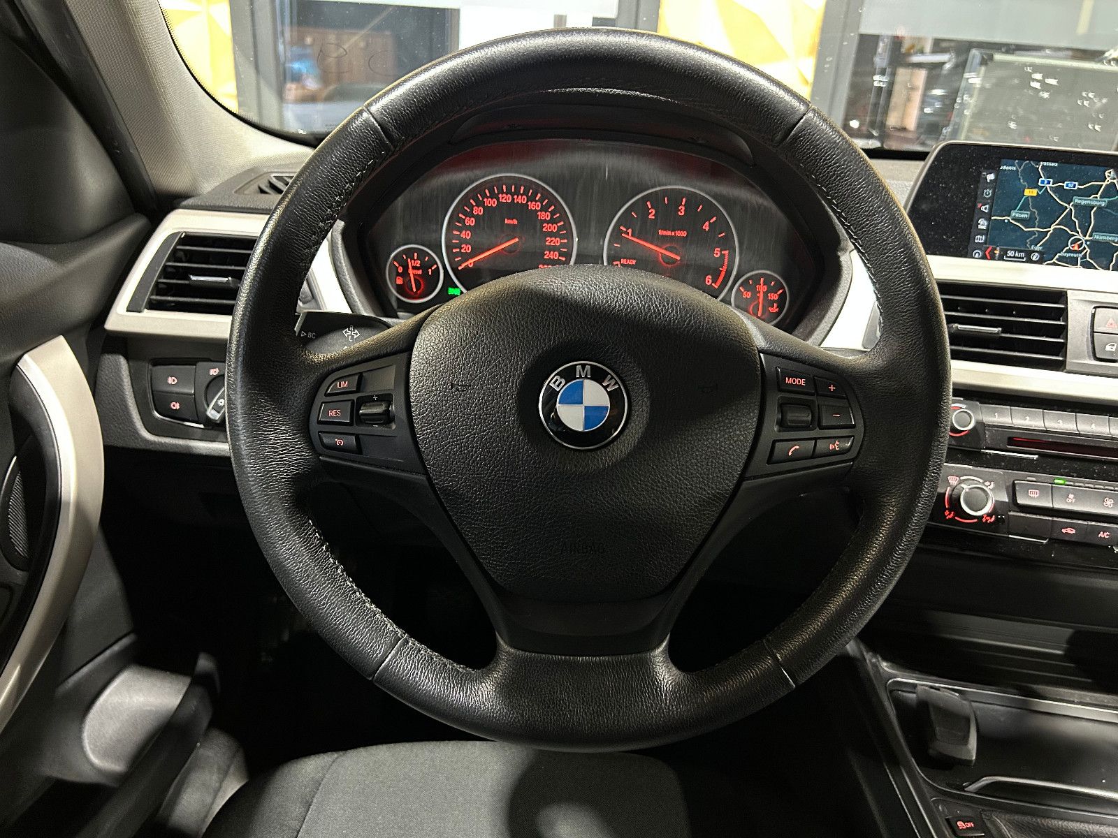 Fahrzeugabbildung BMW 318 d Advantage/NAVI7TEMPOMAT/SHZ/PDC/KLIMA