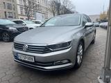 Volkswagen Passat 2.0 TDI DSG Highline Limousine*105000 KM - Volkswagen Passat: Limousine