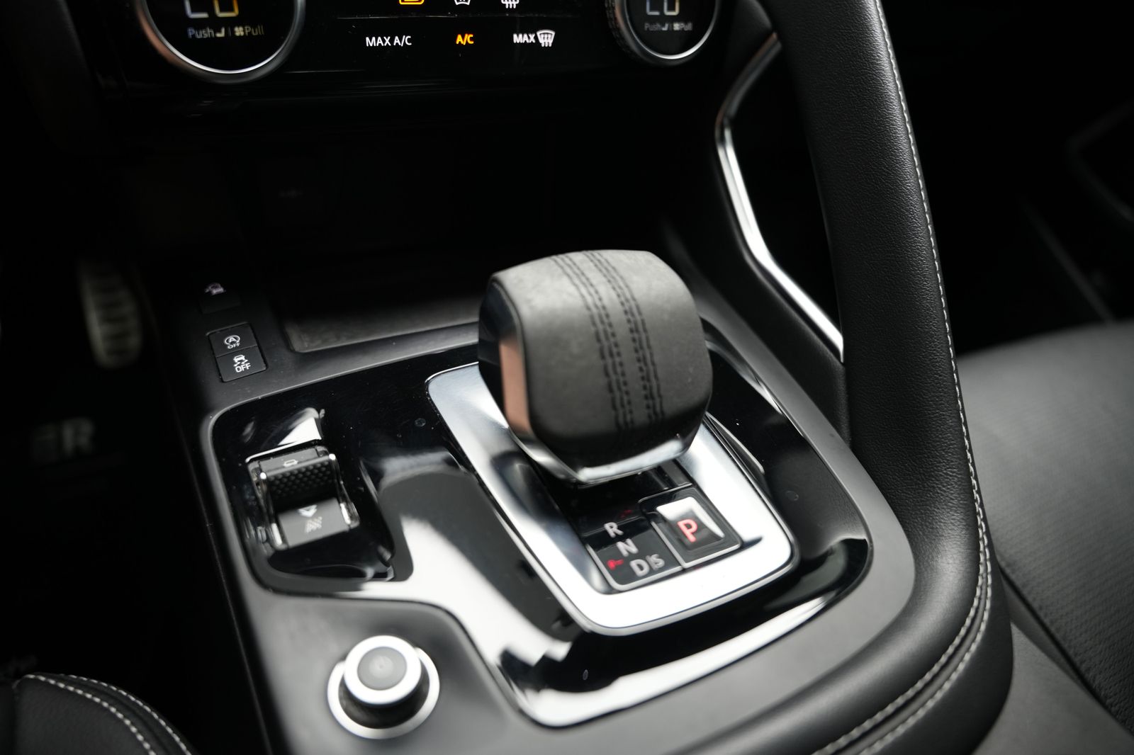 Fahrzeugabbildung Jaguar E-PACE R-Dynamic SE *Meridian*Memory*Virtual*ACC