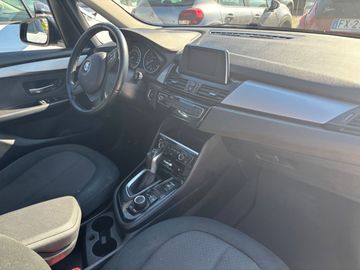 BMW 218 - 6