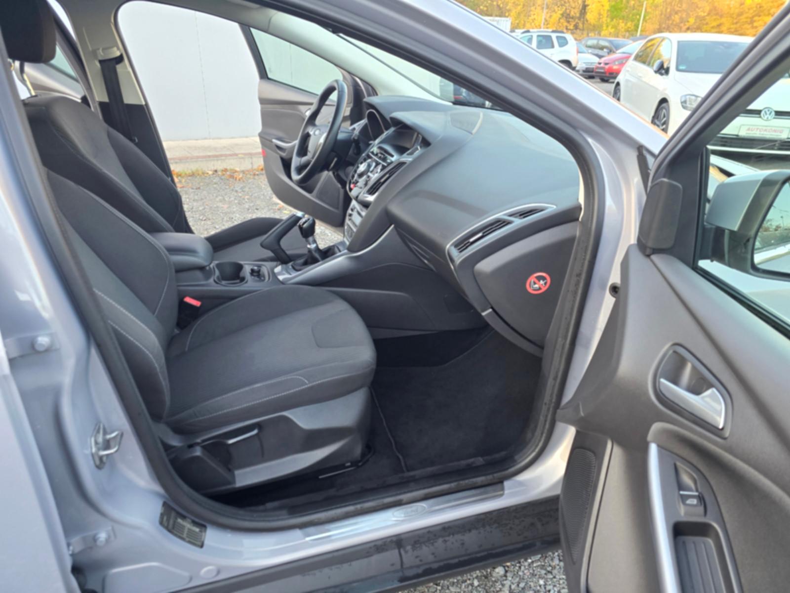 Ford Focus 2012 — photo 32