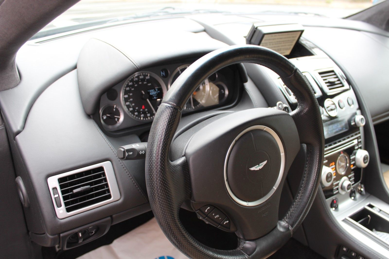 V8 Vantage Roadster 4.7l Sportshift Schön!