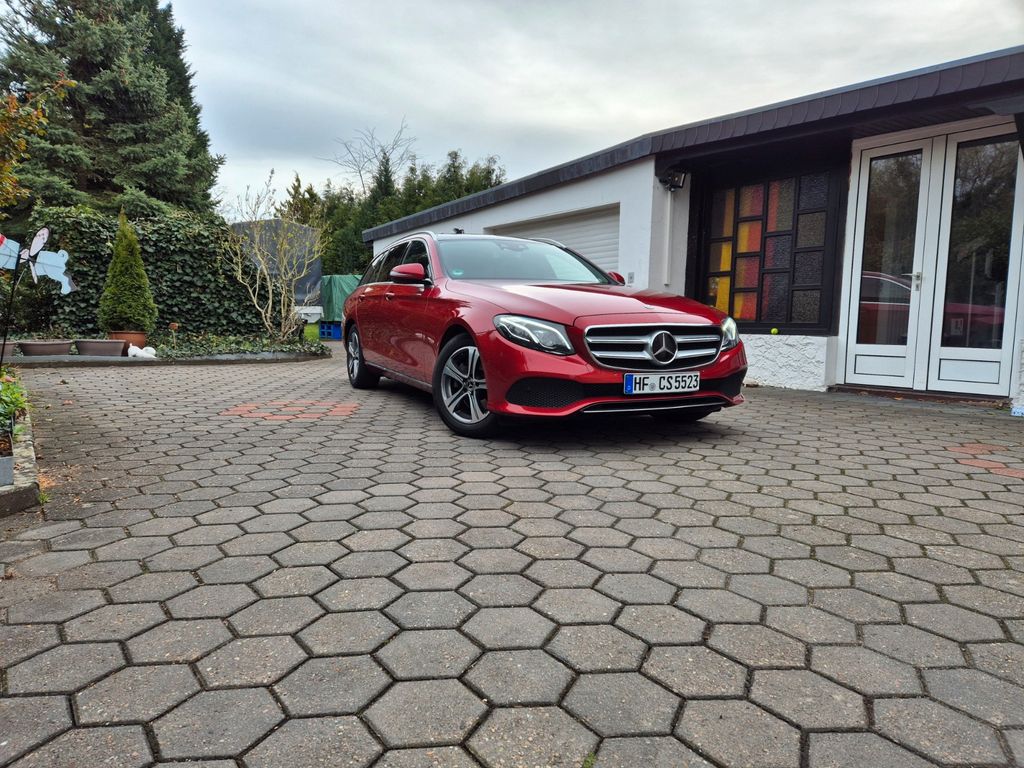 Image of Mercedes-Benz E 220
