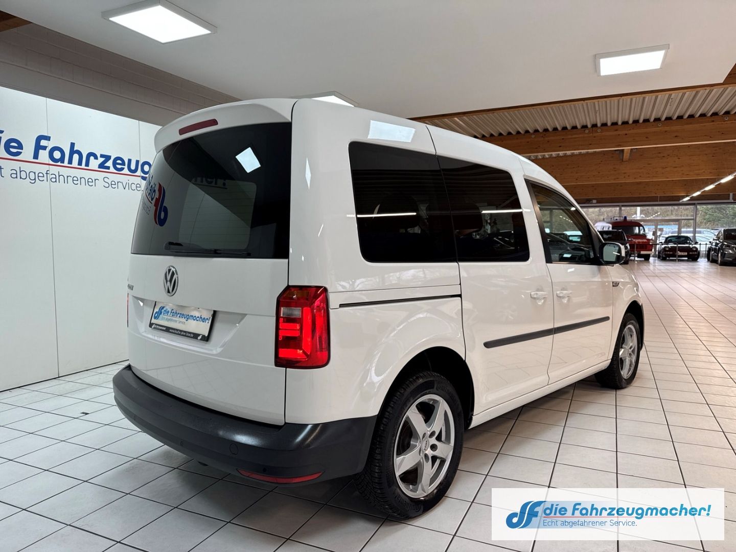Fahrzeugabbildung Volkswagen Caddy Trendline BMT Navi SHZ Notbremsass. Temp P