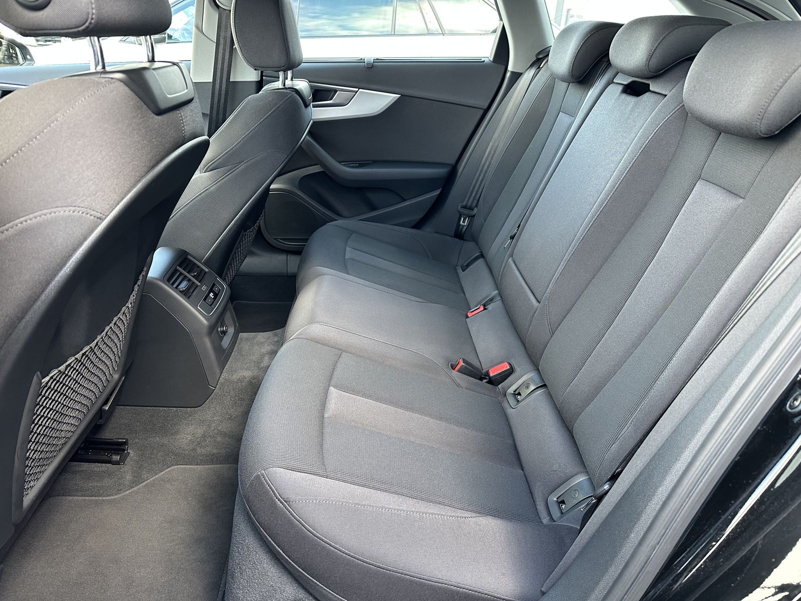 Fahrzeugabbildung Audi A4 Avant 35 TFSI Advanced NAV+LED+V-COCKPIT+17ZO