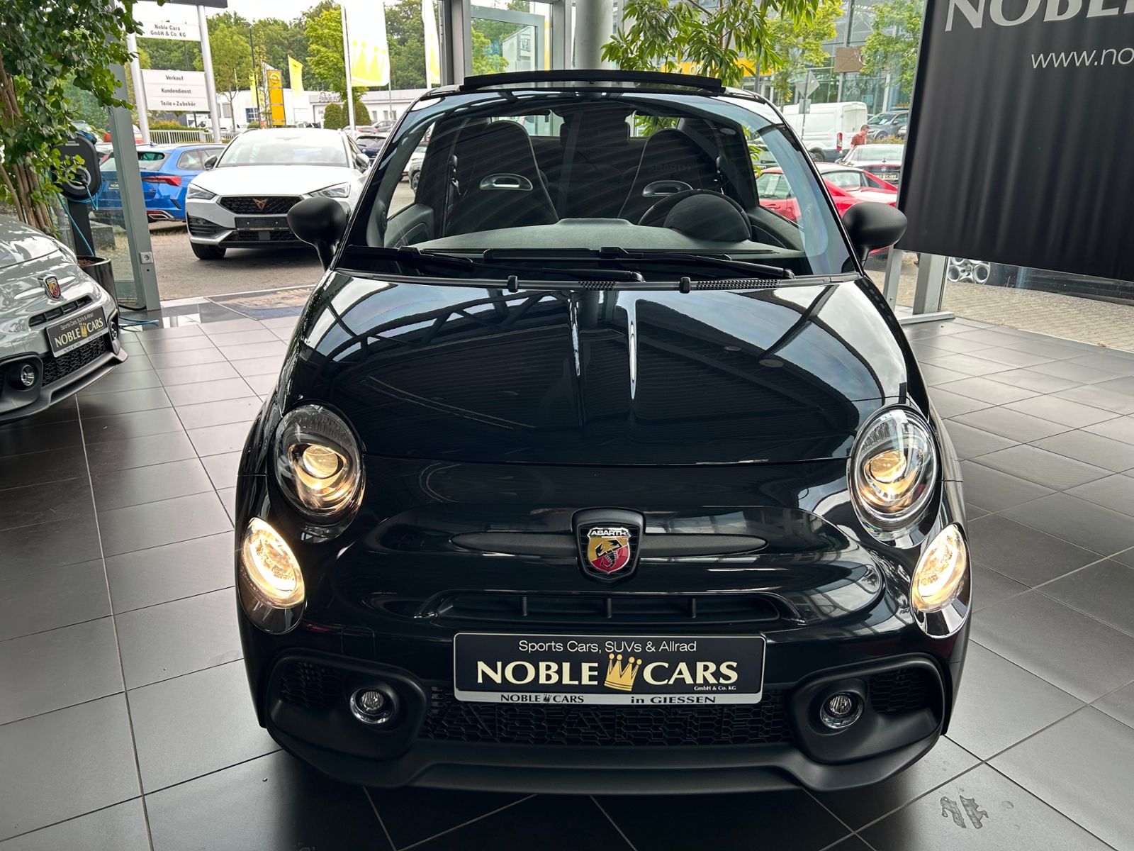 Fahrzeugabbildung Abarth 695 C KLIMA NAVI ALU 17 "  Nur  1450  km