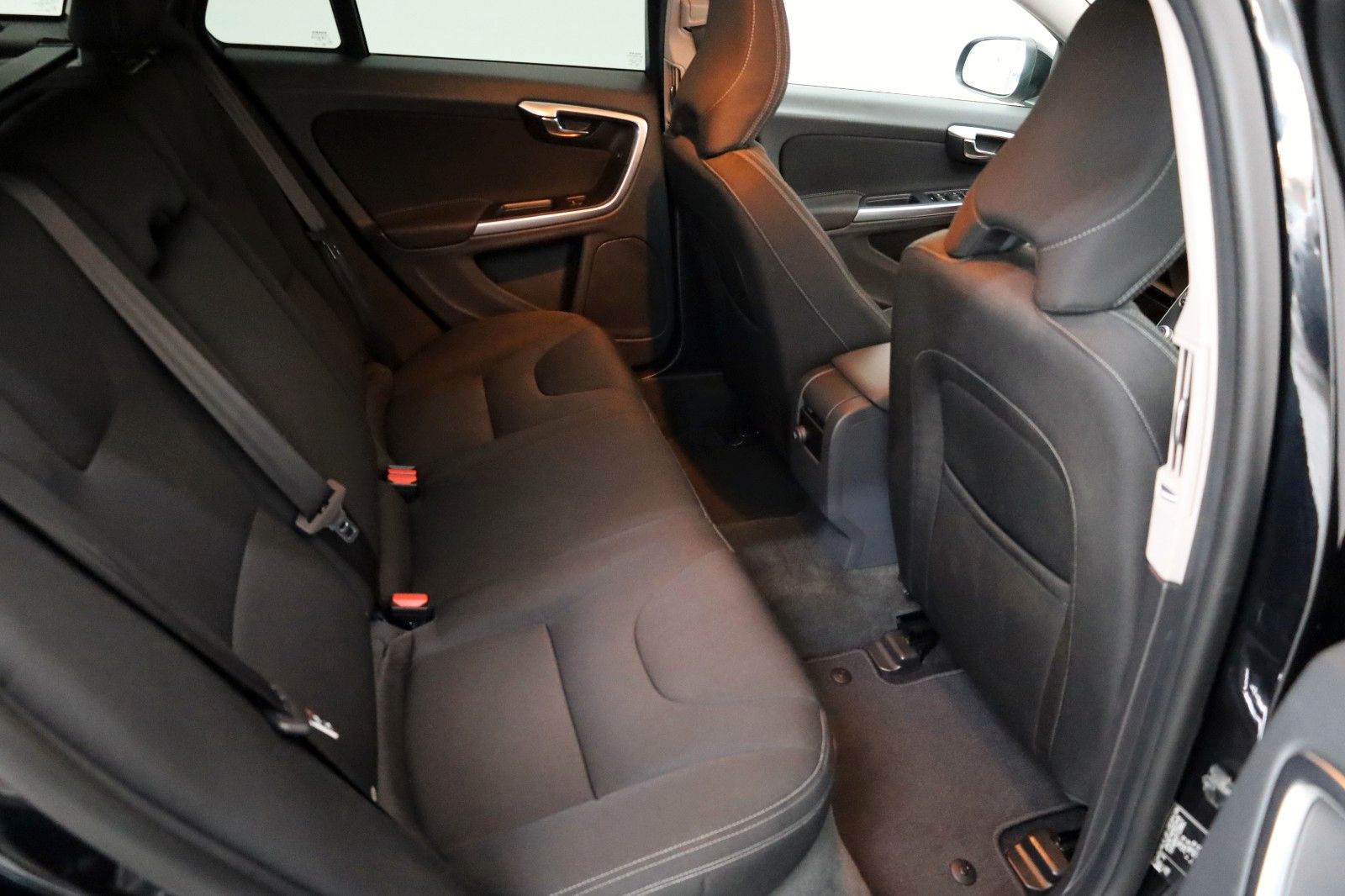 Fahrzeugabbildung Volvo V60 Kombi Business Edition Xenon,Navi,Harman/K,