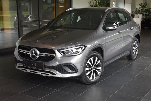 Mercedes-Benz GLA 200 7G-DCT STYLE"PANORAMA"WIDESCREEN"LED"