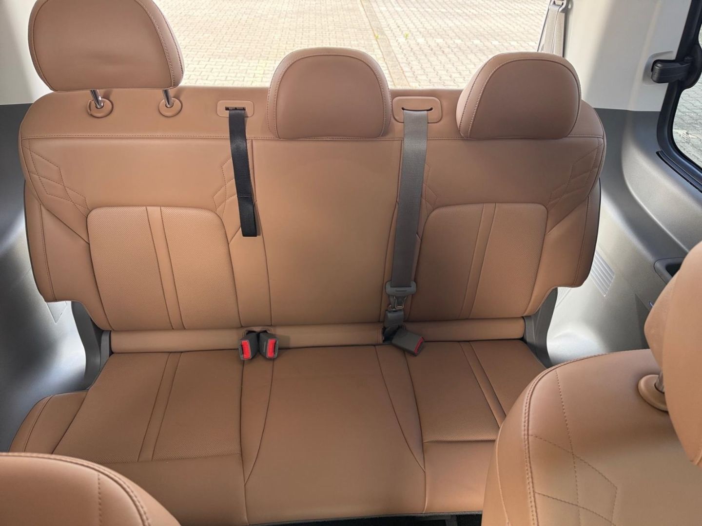 Fahrzeugabbildung Hyundai STARIA Signature 2.2 CRDi 7-Sitzer BOSE+AHK+360°