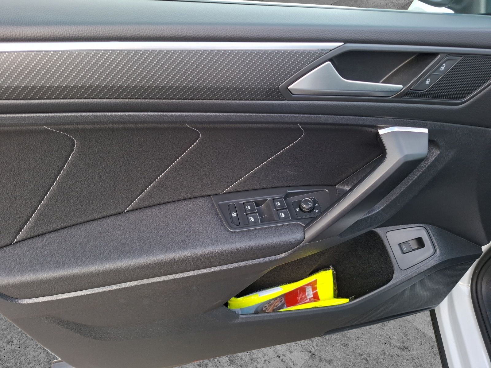 Fahrzeugabbildung Volkswagen Tiguan Allspace TSI R-Line DSG 4M Matrix Navi AI