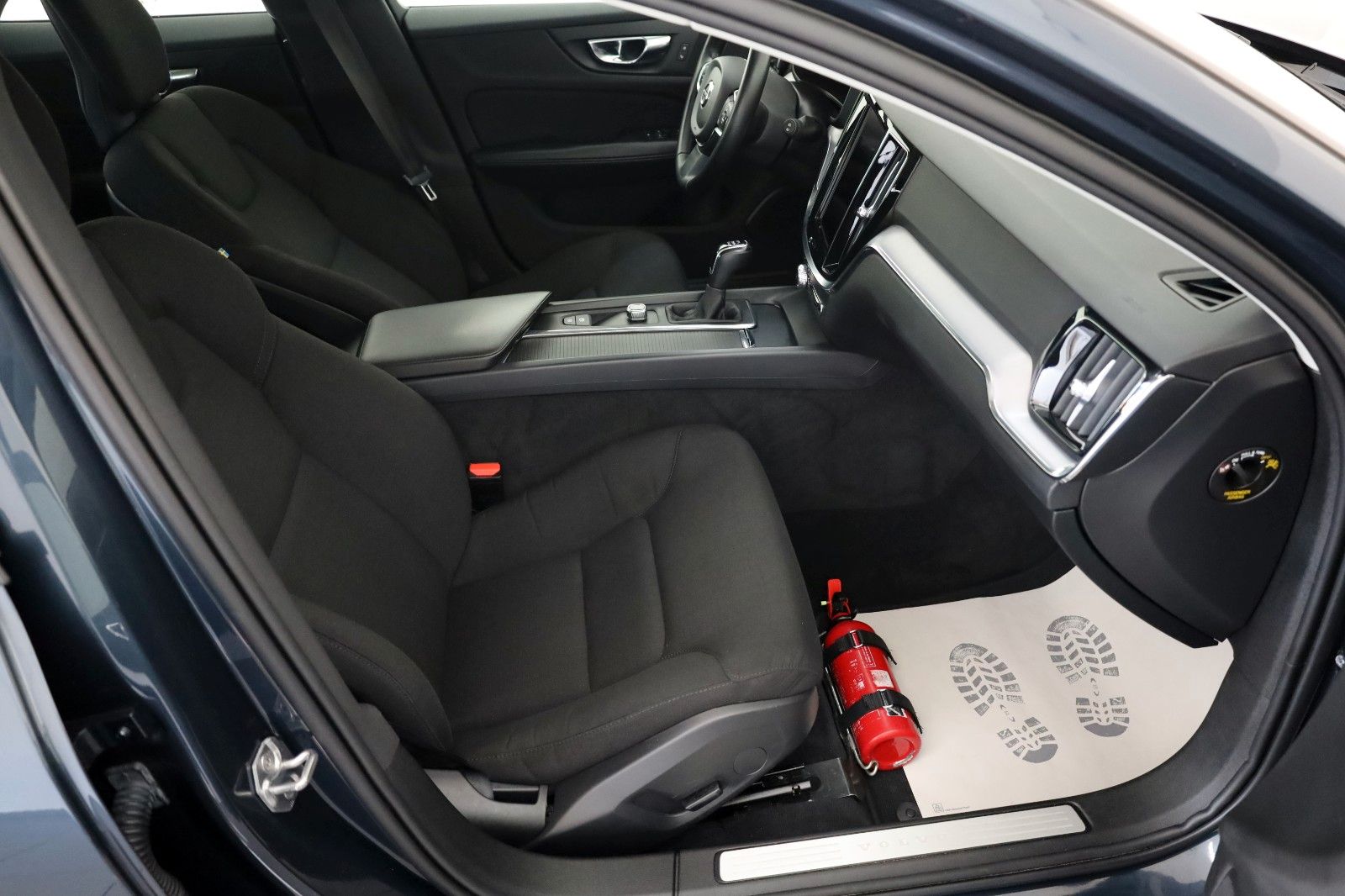 Fahrzeugabbildung Volvo V60 Momentum Core,Navi,LED,DAB,PDC,AHK