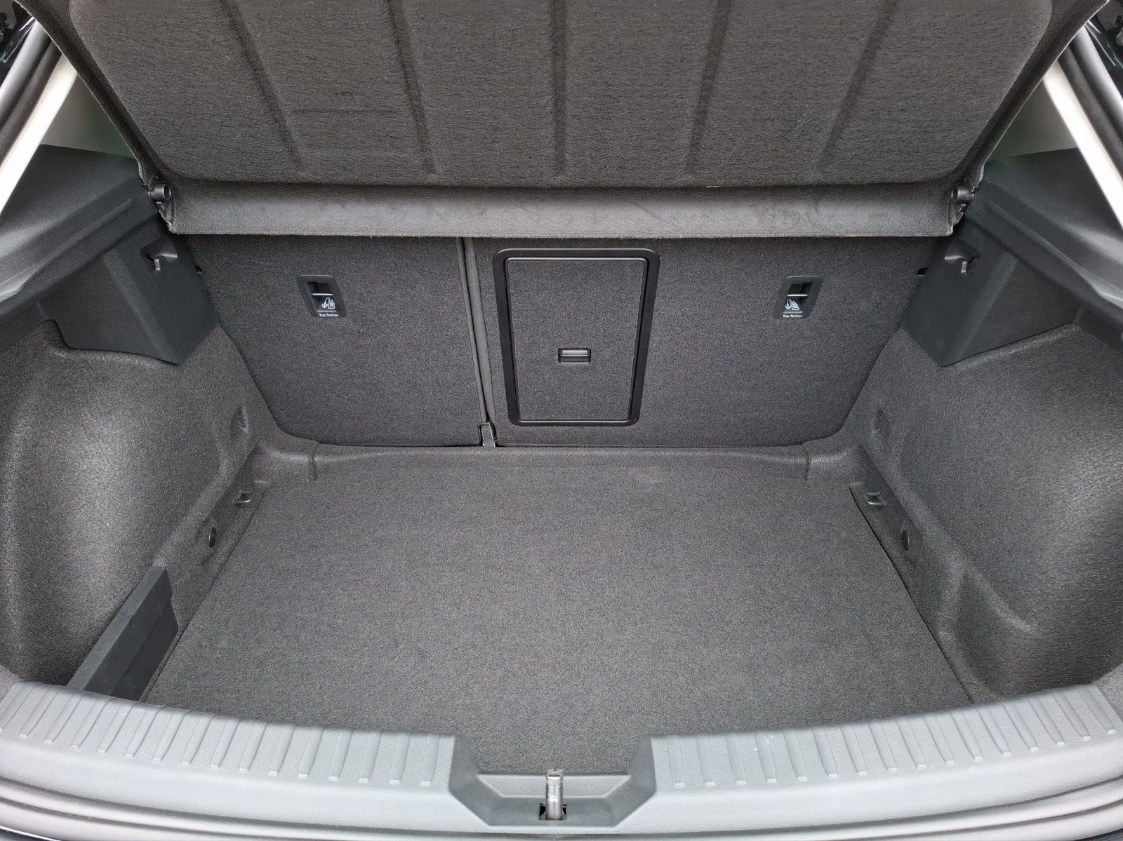 Fahrzeugabbildung SEAT Leon TDI FR-Line LED Navi GRA PDC SH LM