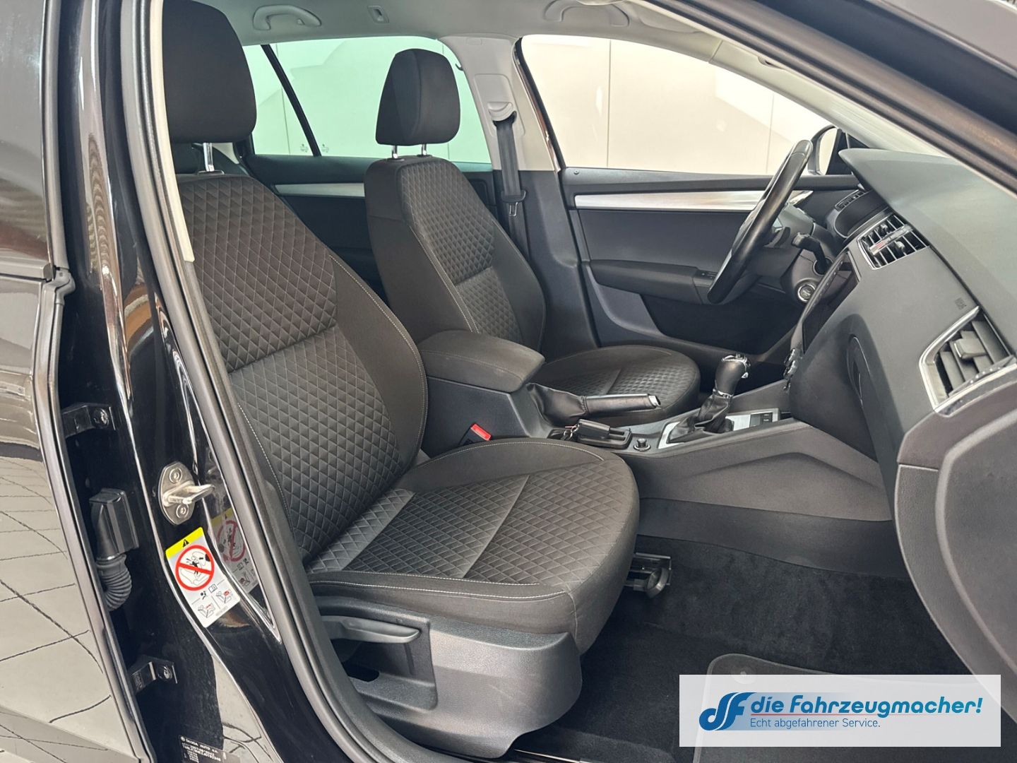 Fahrzeugabbildung SKODA Octavia Combi Drive 1,4 DSG 150PS AHK Navi LED B