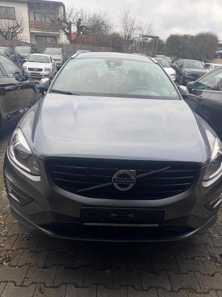 Volvo XC60 D4 R-Design*XENON*8-fach So+Wi