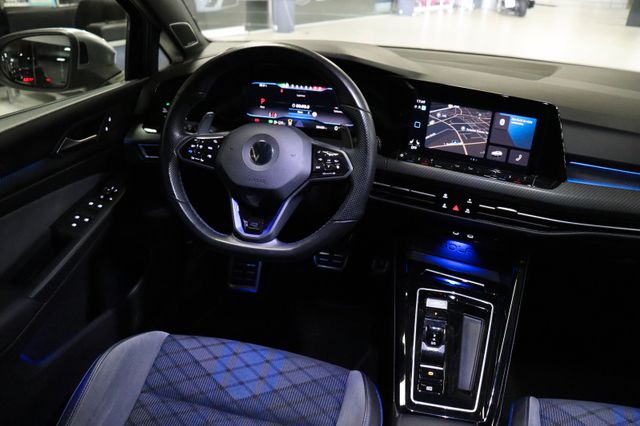 Fahrzeugabbildung Volkswagen Golf VIII Lim. R 4Motion|MATRIX|H/K|DCC|AMBIENTE