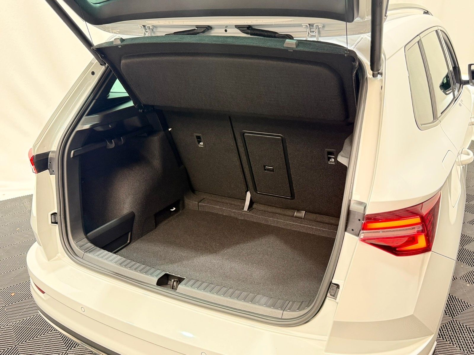 Fahrzeugabbildung SKODA Karoq 1.5TSI/DSG/Sportline/ACC/LED MATRIX