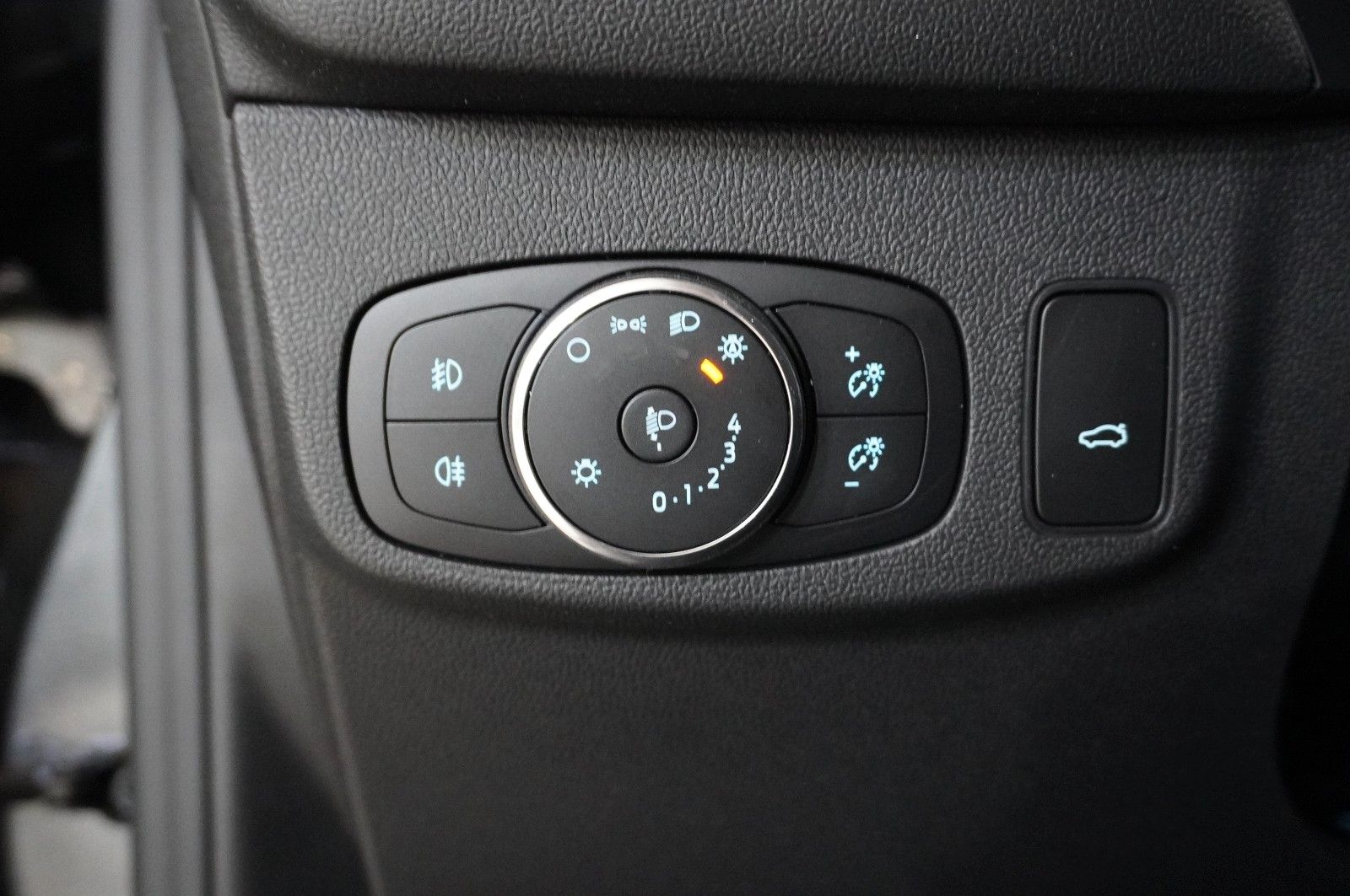 Fahrzeugabbildung Ford Focus Turnier  1.0 TITANIUM X NAVI/LED/KAMERA/SH