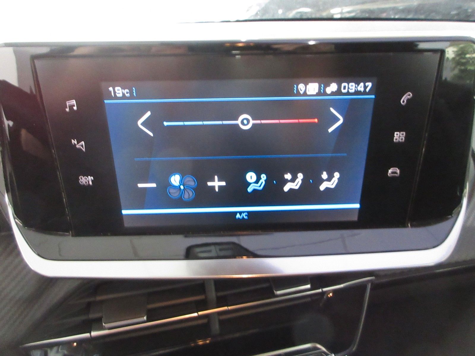 Fahrzeugabbildung Peugeot 208 Active Pack 1.2T LED/NAVI/PDC/ALU/TEMPOMAT
