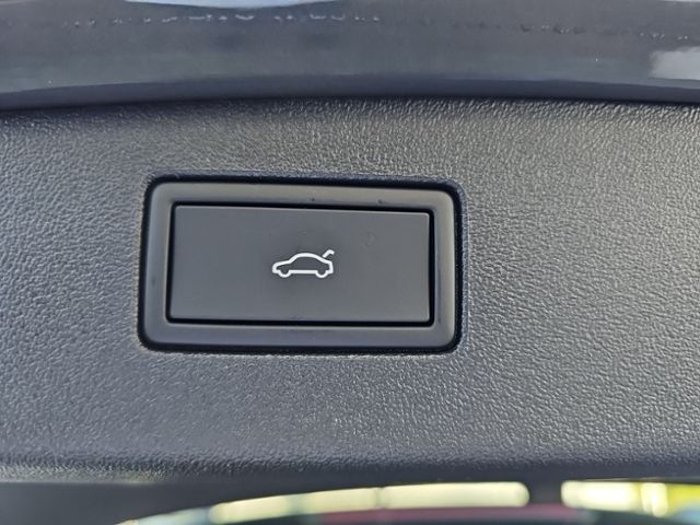 Fahrzeugabbildung Volkswagen Tiguan 2.0 TDI DSG Elegance STDHZ NAVI AHK KESSY