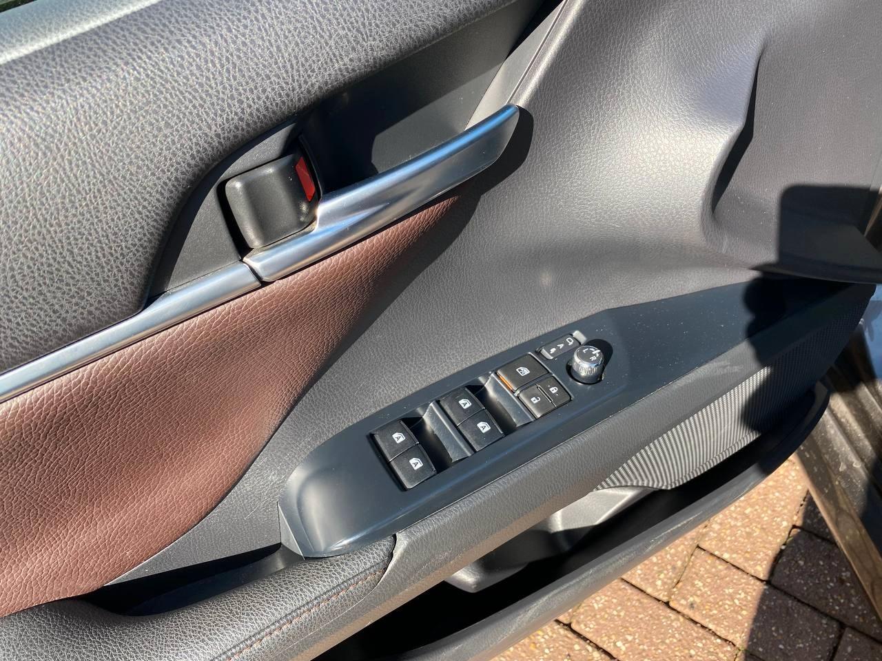 Toyota Camry Hybrid Executive Scheckheft 1.Hand