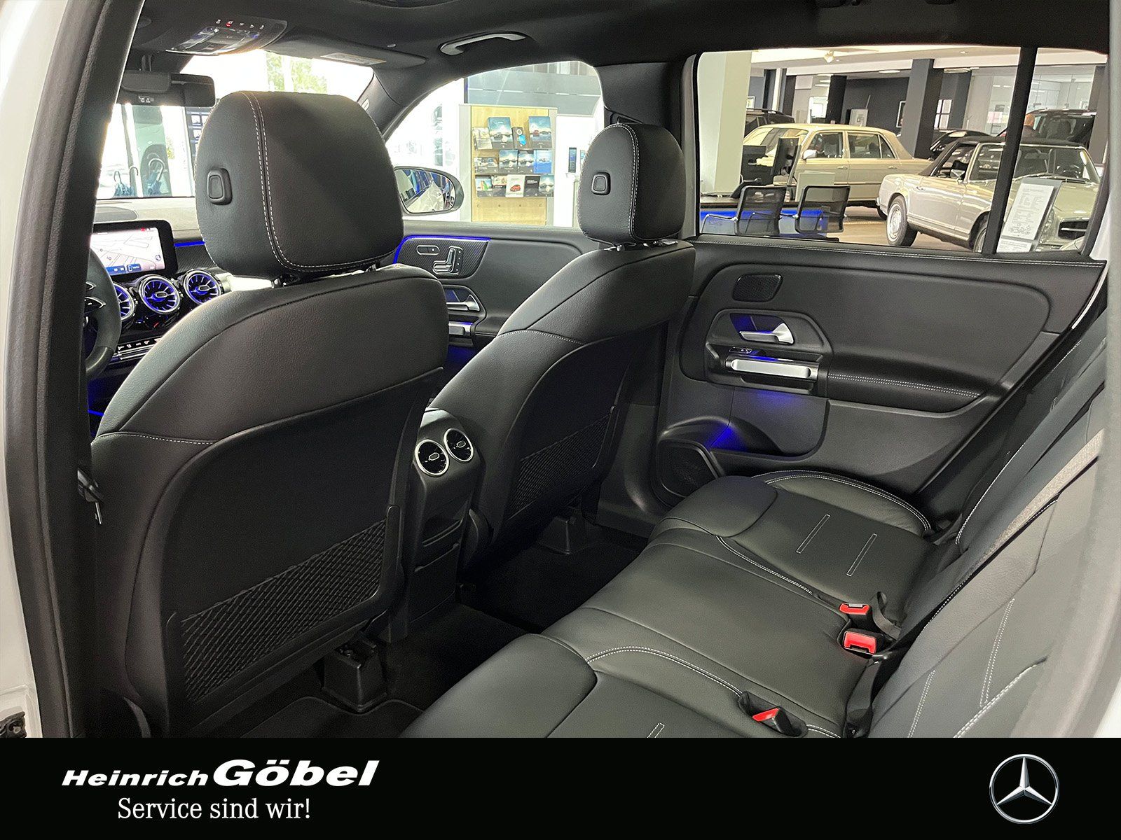 Fahrzeugabbildung Mercedes-Benz GLB 35 4M AHK+PANO+HUD+360°+FAHR-ASSIST+MULTIB.