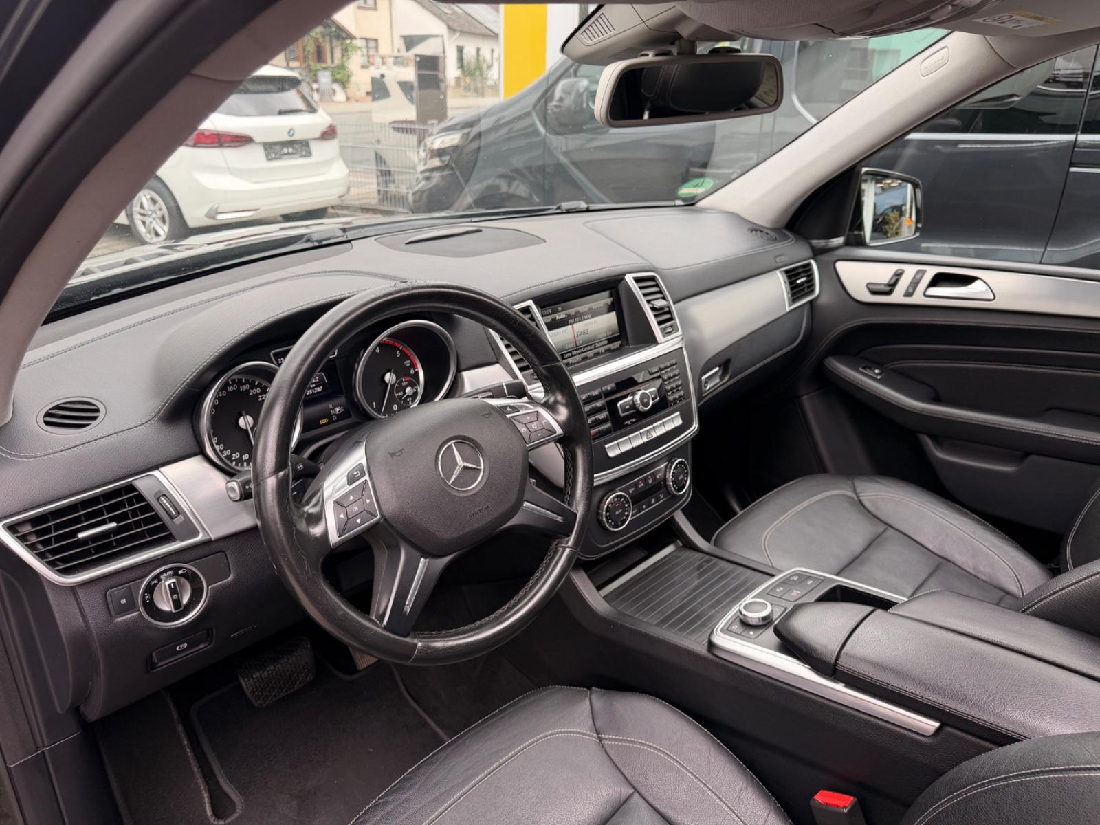 Mercedes-Benz ML 350 ML BlueTec 4Matic AMG*Pano.*AHK*