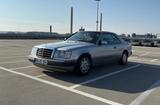Mercedes-Benz E 220 W124 Coupe  - Mercedes-Benz E 220 mit Benzin-Antrieb: Sportwagen