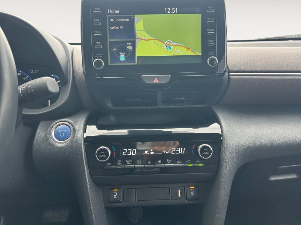 Fahrzeugabbildung Toyota Yaris Cross Hybrid 1.5 VVT-i Elegant