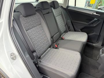 Volkswagen Tiguan - 12