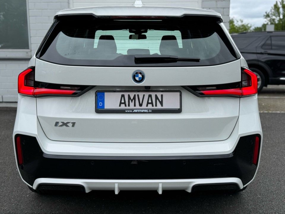 Fahrzeugabbildung BMW iX1 eDrive20 M Sport Premium Winterkomplettr