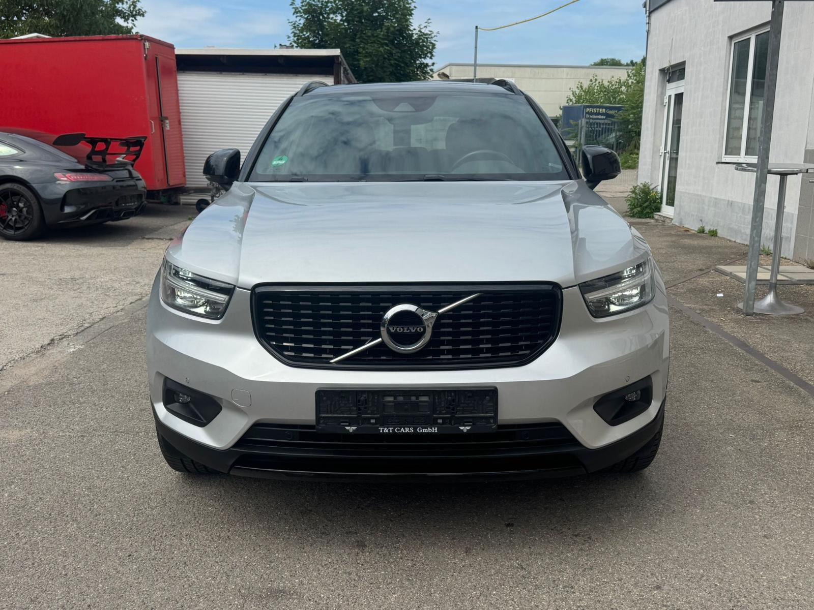 Volvo XC40 R Design 2WD T3-Xenium-Sensus-Kamera-Pano-