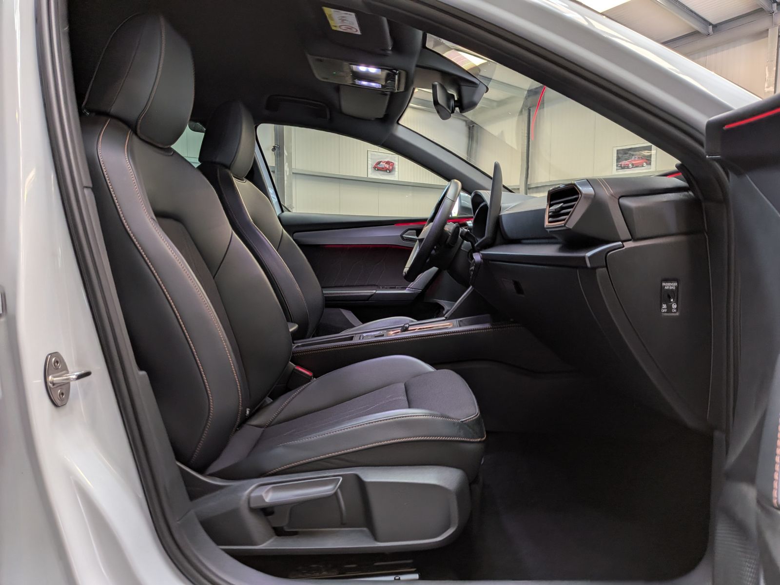 Fahrzeugabbildung CUPRA Leon 1.5 e-Hybrid MATRIX*ACC*EDGE*CARPLA*SoH100%