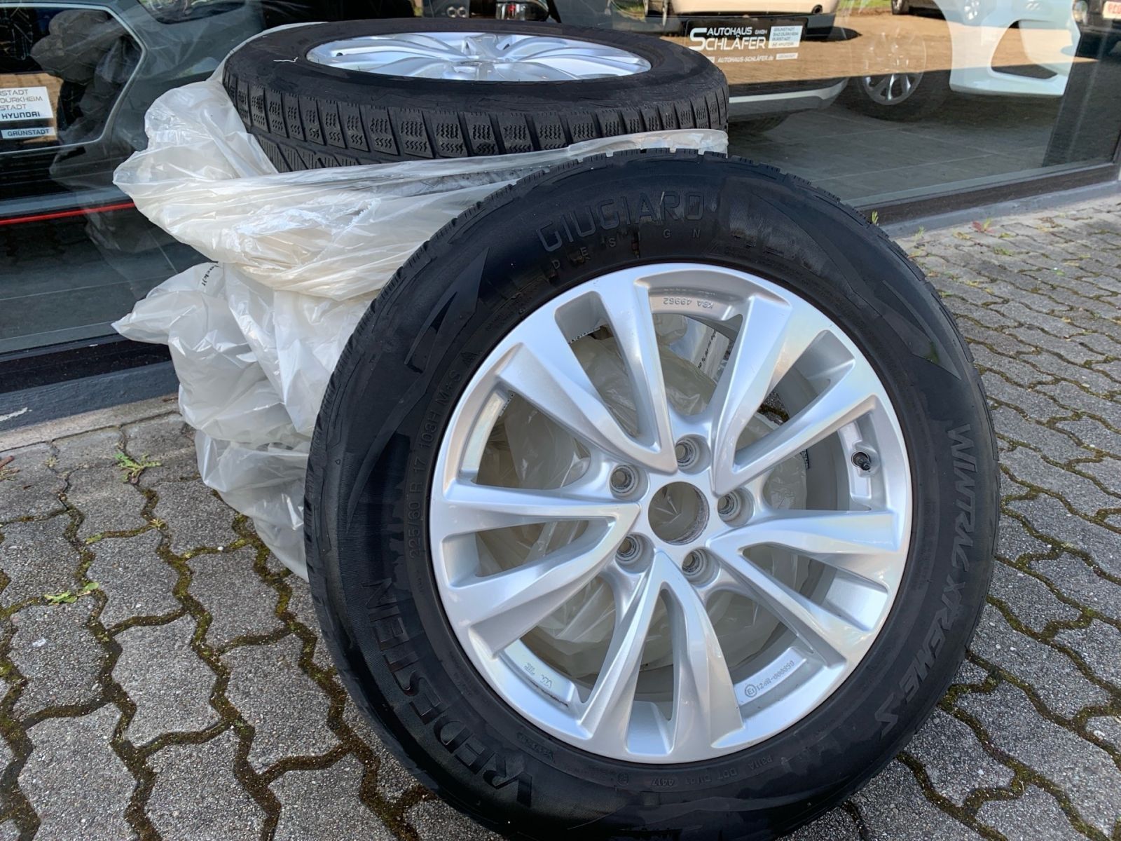 Fahrzeugabbildung Hyundai TUCSON 1.6 Passion Navi 8xbereift