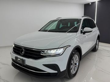 Volkswagen Tiguan - 1