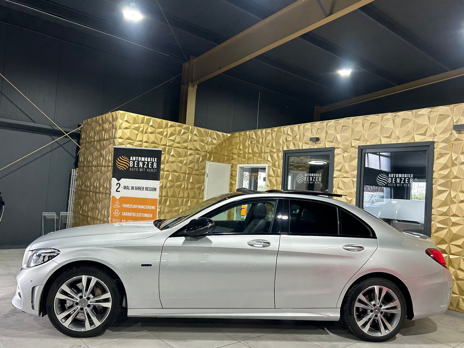 Fahrzeugabbildung Mercedes-Benz C 300 de/AMG/360°/PANO/APPLE/VIRTUAL/AMBIENTE/