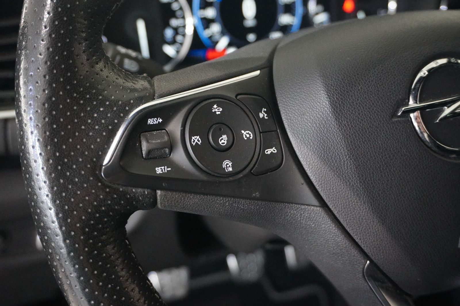 Fahrzeugabbildung Opel Insignia B ST 2.0D ULTIMATE NAVI/OPC/KAMERA/HUD