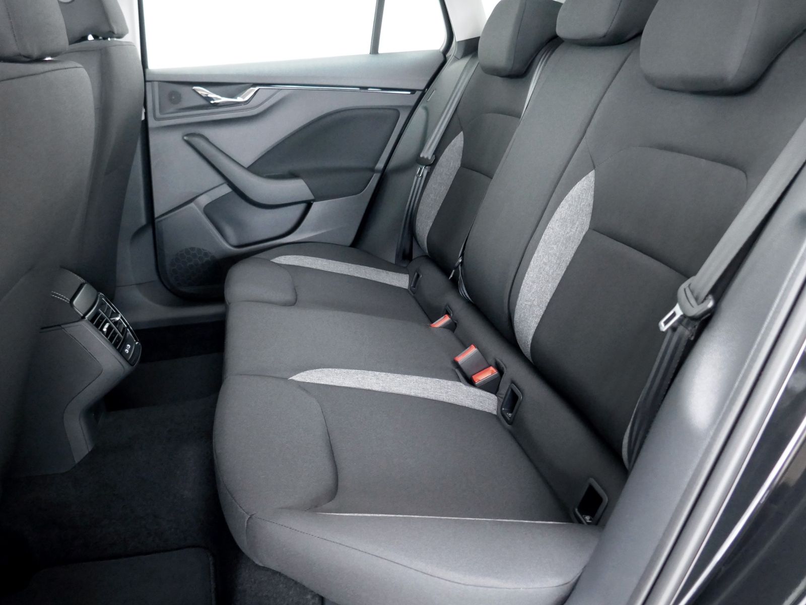 Fahrzeugabbildung SKODA Kamiq Essence 1.0 TSI DSG | LED PDC GRA App