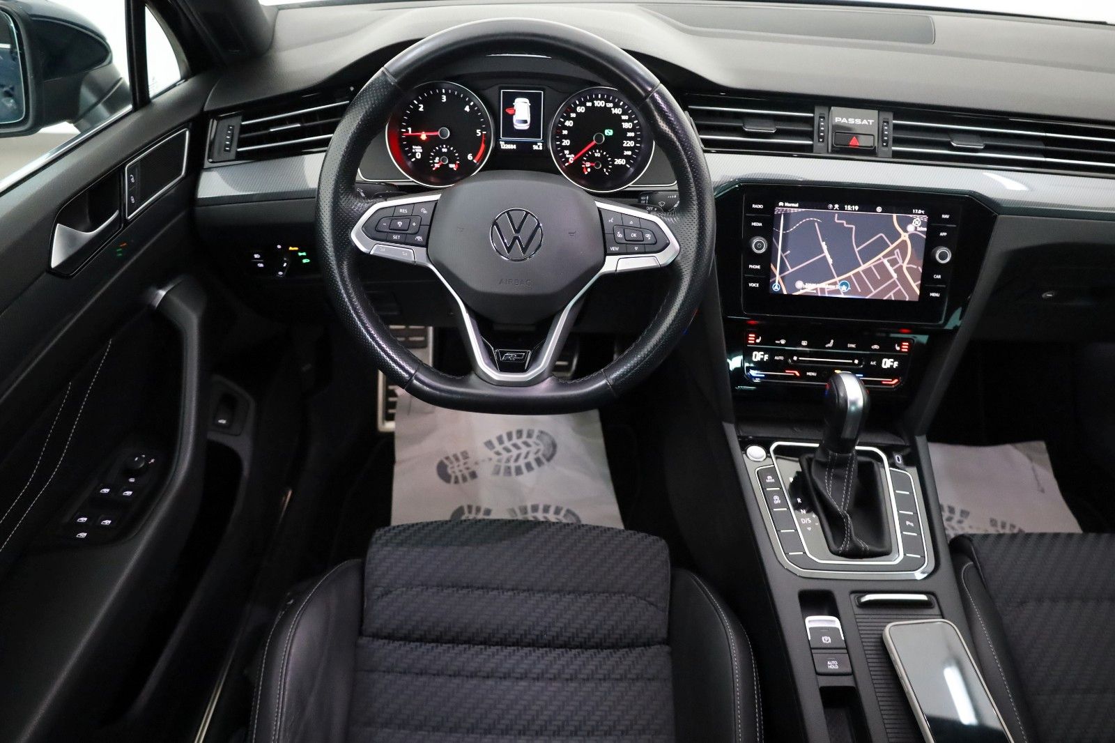 Fahrzeugabbildung Volkswagen Passat Variant R Line TLeder,Navi,LED,ACC,Kamera