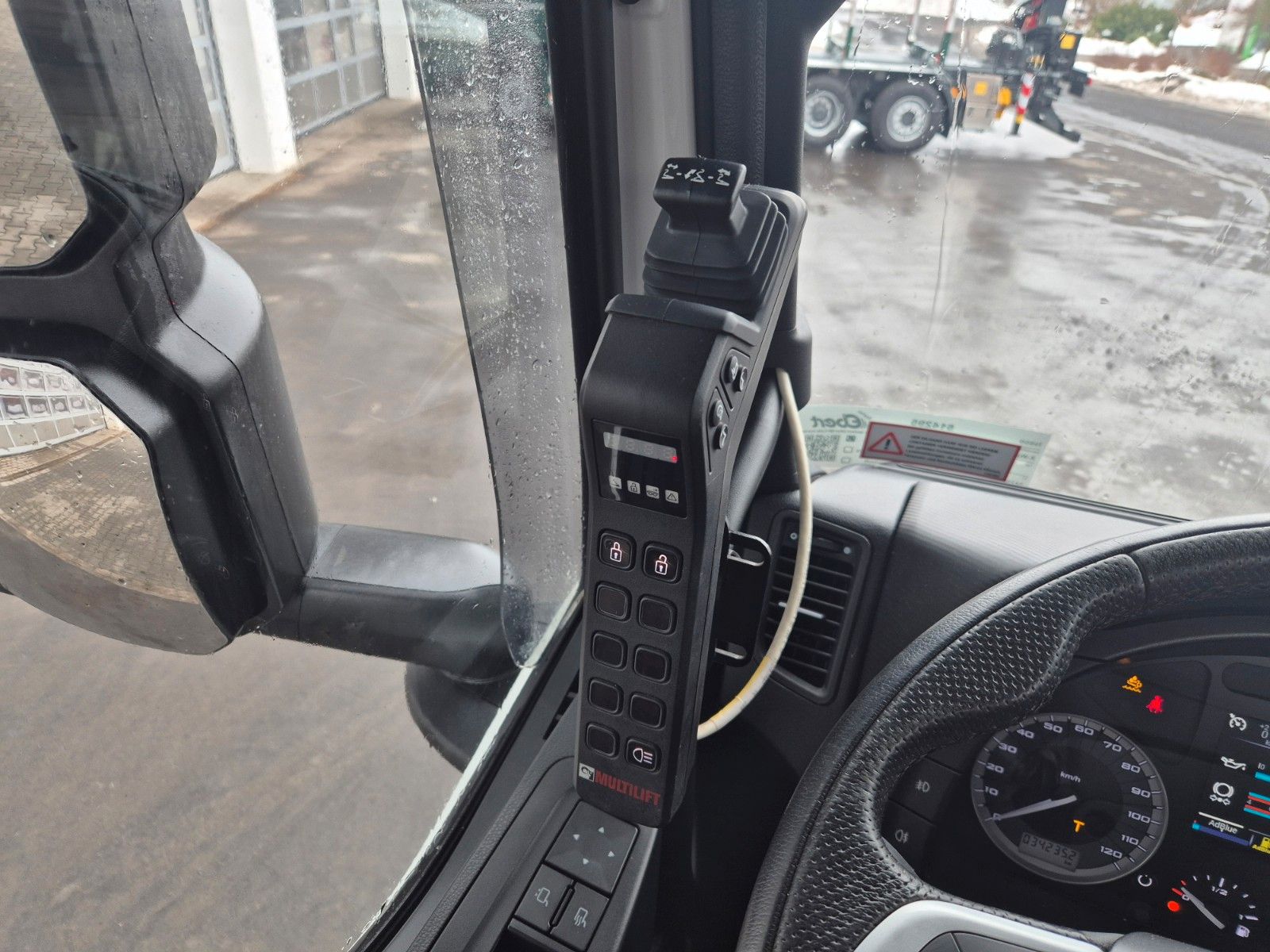 Fahrzeugabbildung Iveco X-Way AD360X48Z/P HR 8x4 HIAB ULT26S59