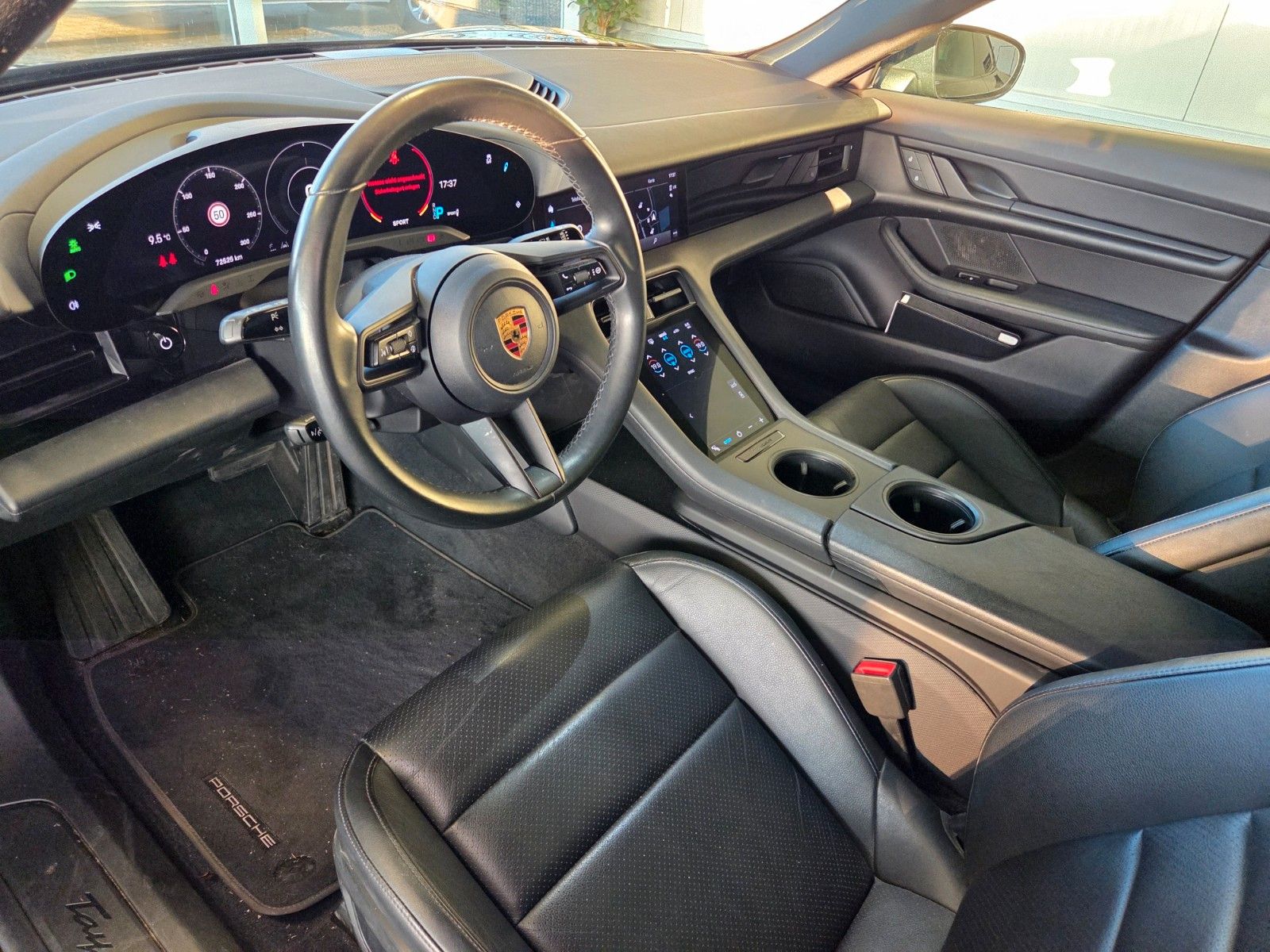 Fahrzeugabbildung Porsche Taycan Basis