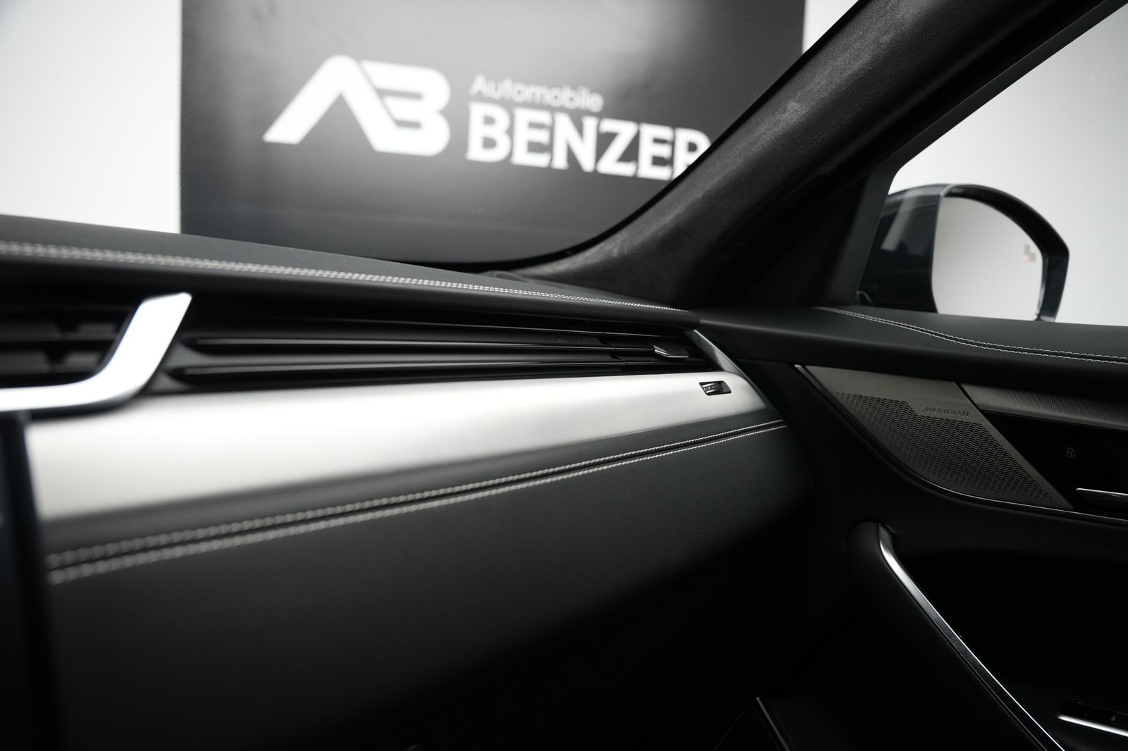 Fahrzeugabbildung Jaguar F-PACE R-Dynamic S *Meridian*Ambiente*Alcantara