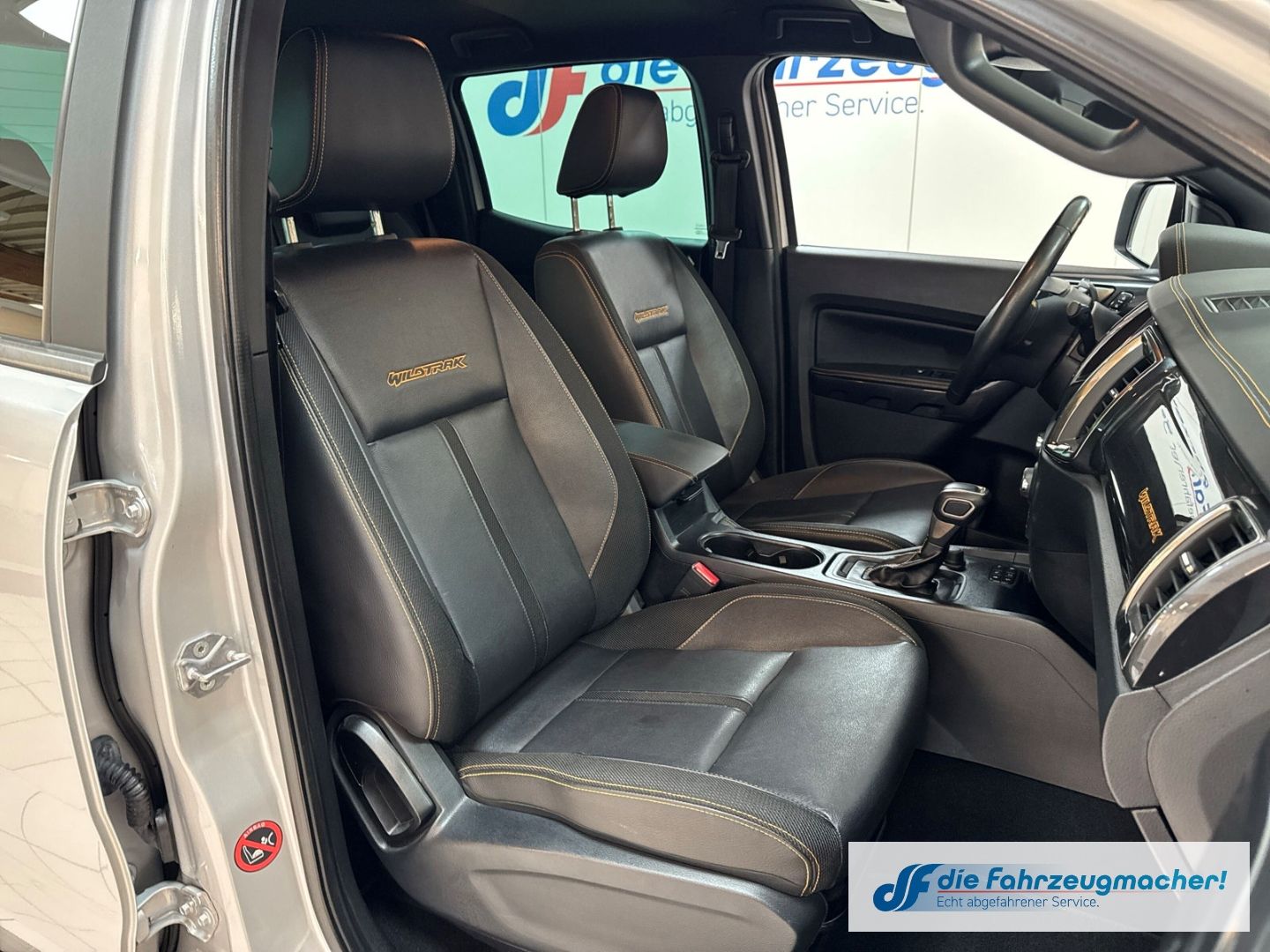 Fahrzeugabbildung Ford Ranger Wildtrak DOKA 212PS 4x4 AHK Navi Leder LE