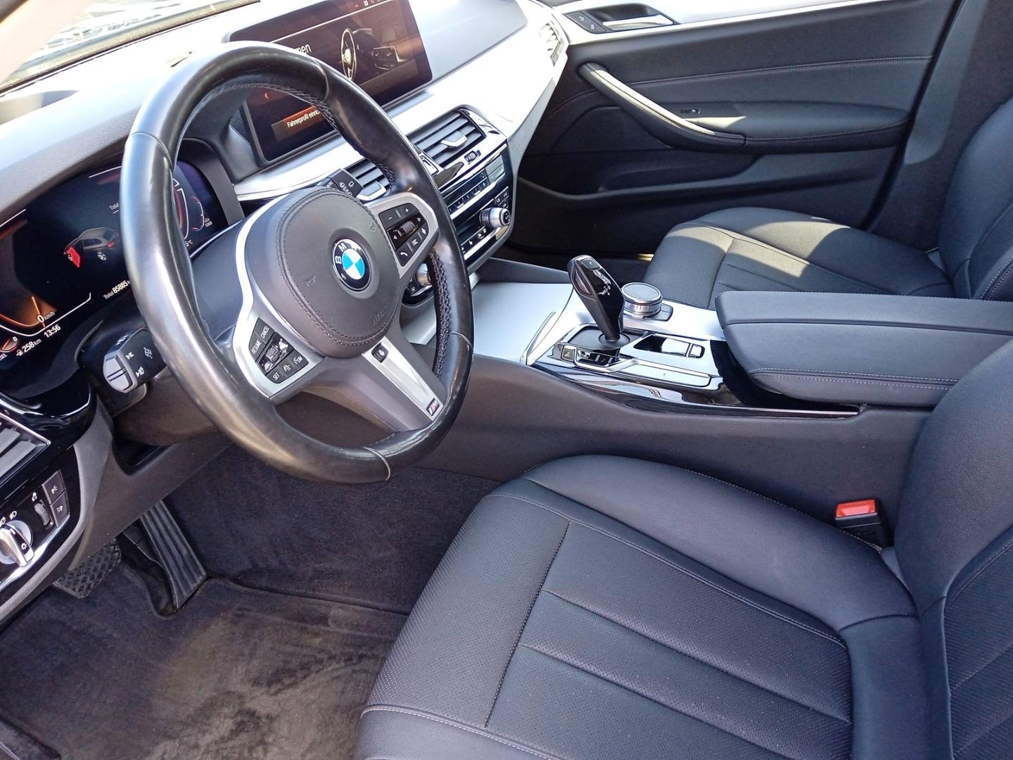 BMW 530 d xDrive Tour+HUD+KAMERA+ACC+AHK+LENKRADHZG+