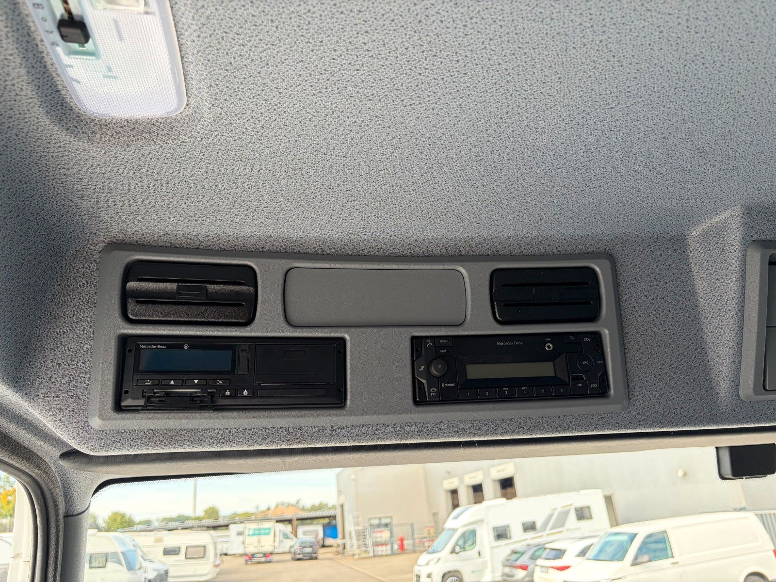 Fahrzeugabbildung Mercedes-Benz Atego 818 L Curtainsaider AHK Tempm.