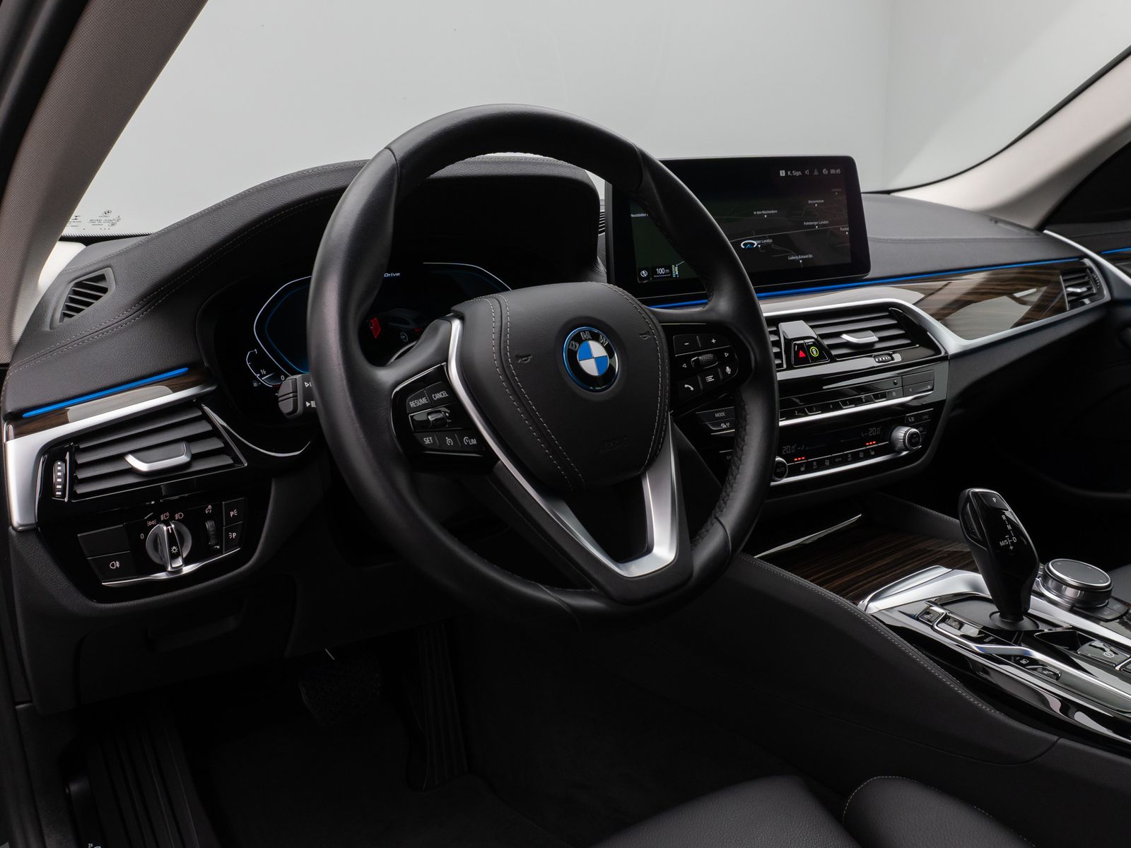 Fahrzeugabbildung BMW 530e Luxury Line Kamera DAB WLAN Alarm Sport AHK