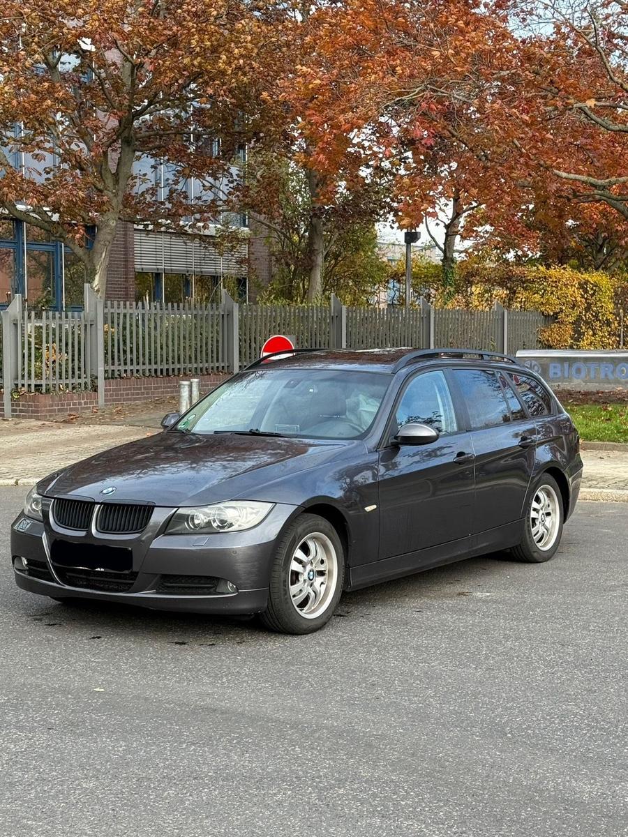 BMW 320 2007 — interior